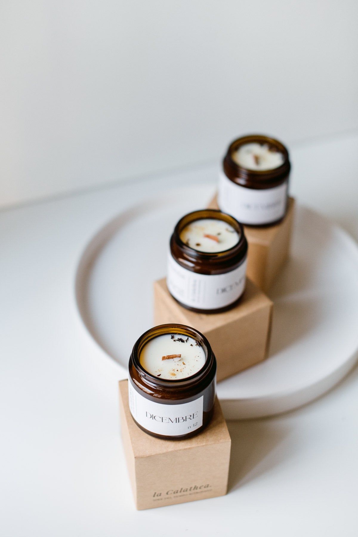 Candela in cera di soia Dicembre - La Calathea